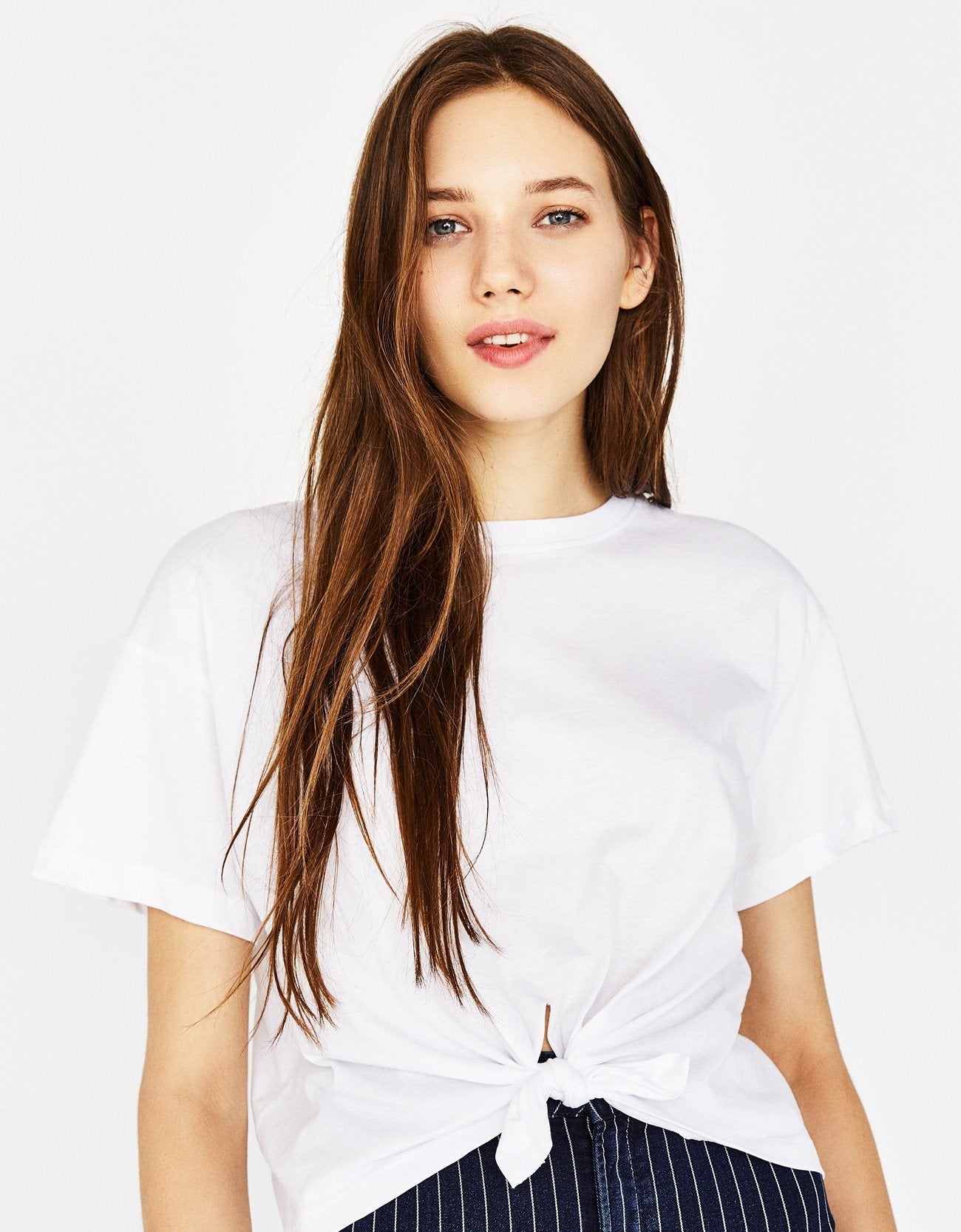 Ecologically grown cotton T-shirt with front knot